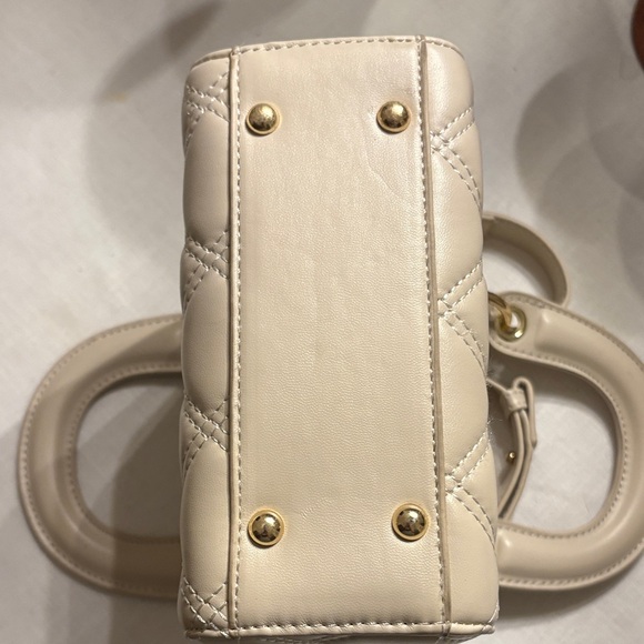 Elegant Cream Quilted Mini Bag with Gold Chain EUC - Picture 6 of 7